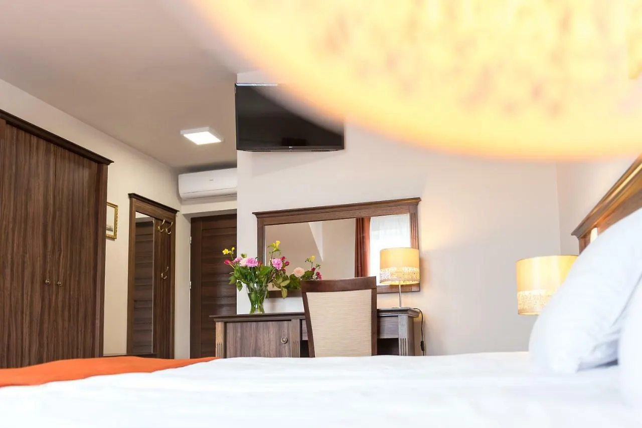 Hotel Airpark Balice 2*,
